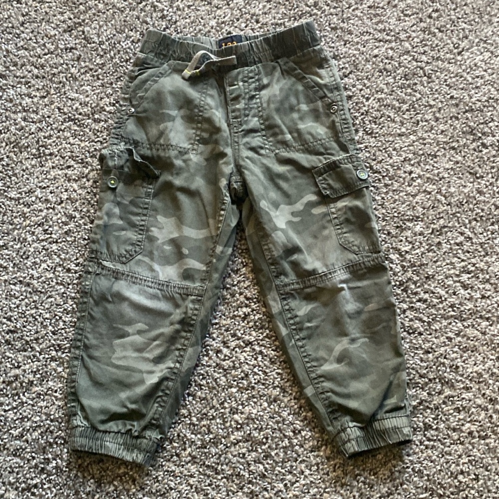 Lee brand, toddler boy, camo cargo pants. Size 3T